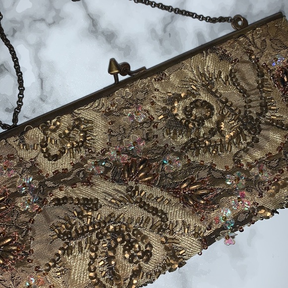 🎒 Vintage Beaded Clutch w Chain & Iridescent Details - Picture 3 of 10